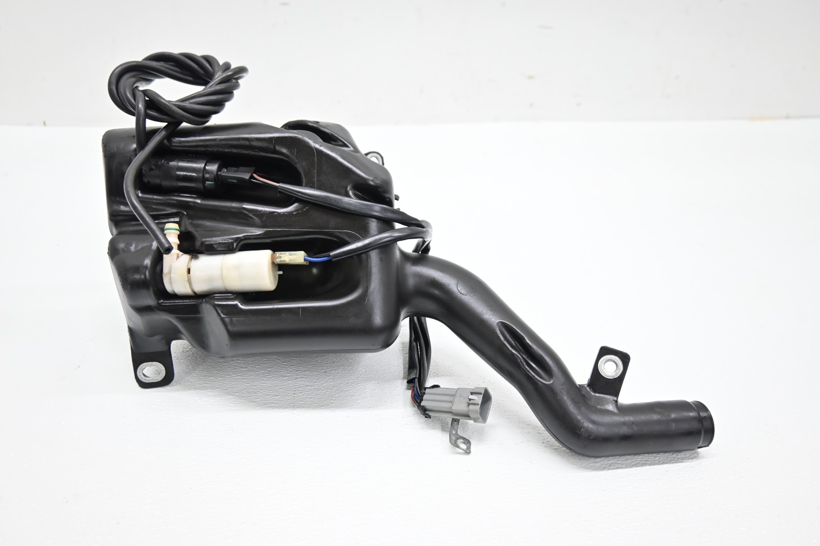 ⭐ 03-08 Maserati Quattroporte Windshield Wiper Fluid Bottle Reservoir Tank Oem