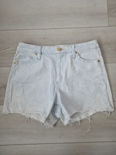 Womens Universal Thread size 6/28R light wash raw edge hem denim shorts