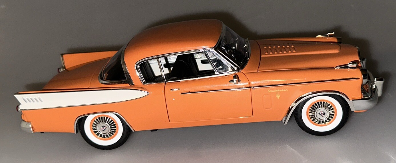 Auto World 1957 Studebaker Golden Hawk 1:18 Scale Diecast Model