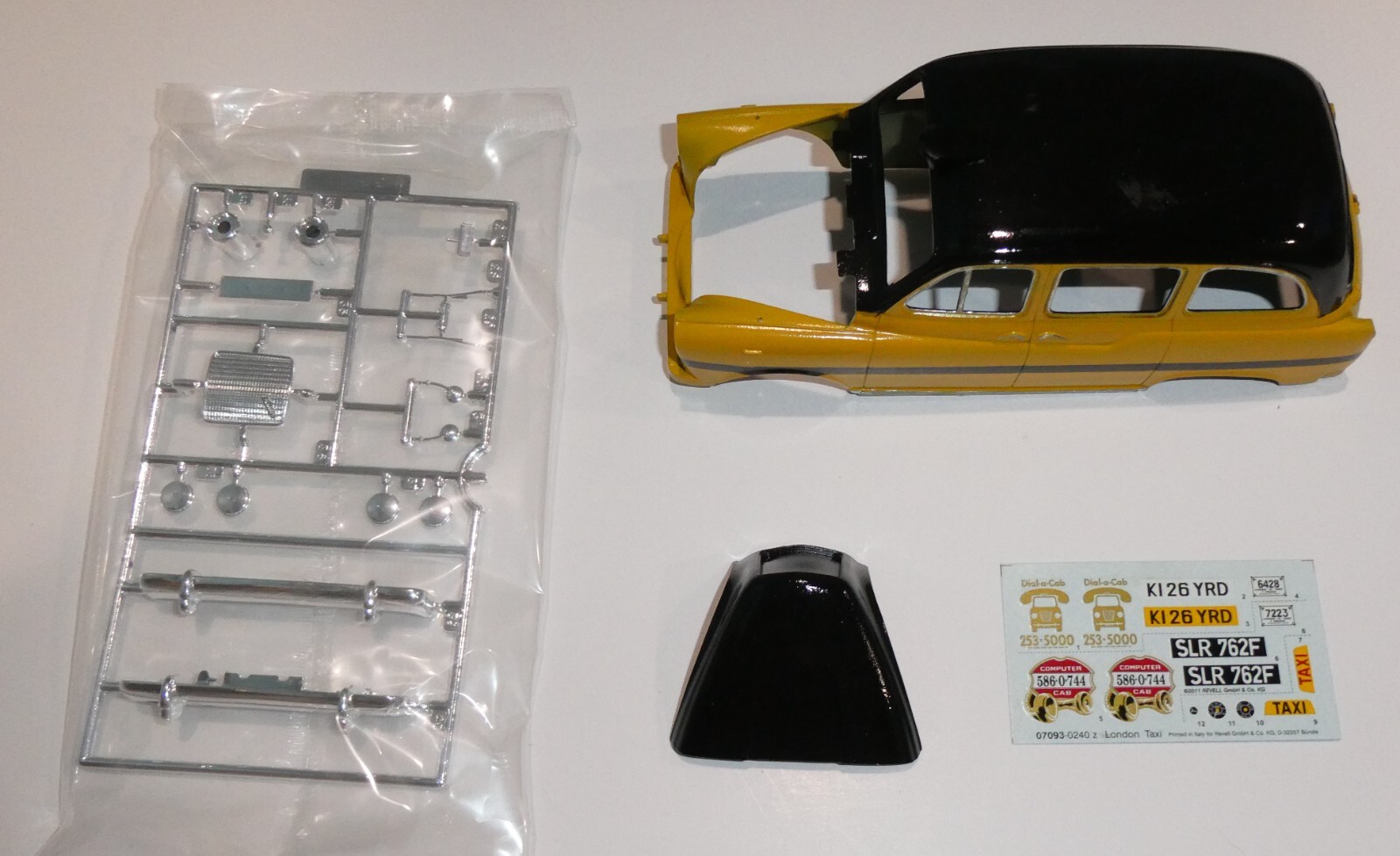 Revell of Germany 1/24 London Taxi *SCRATCH AND DENT KIT* (P50)