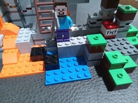 LEGO Minecraft: The Cave (21113)