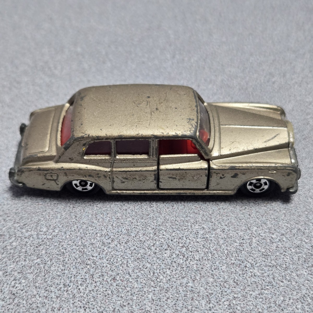 Vintage Tomica Rolls-Royce Phantom VI No. F6 Japan Opening Doors