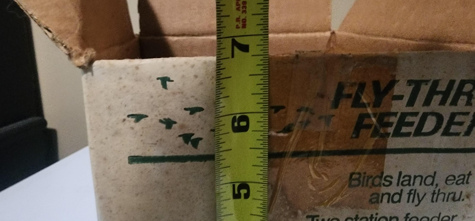 Vintage Opus Fly-Thru Bird Feeder Cedar Roof Two Station Small Birds USA Box