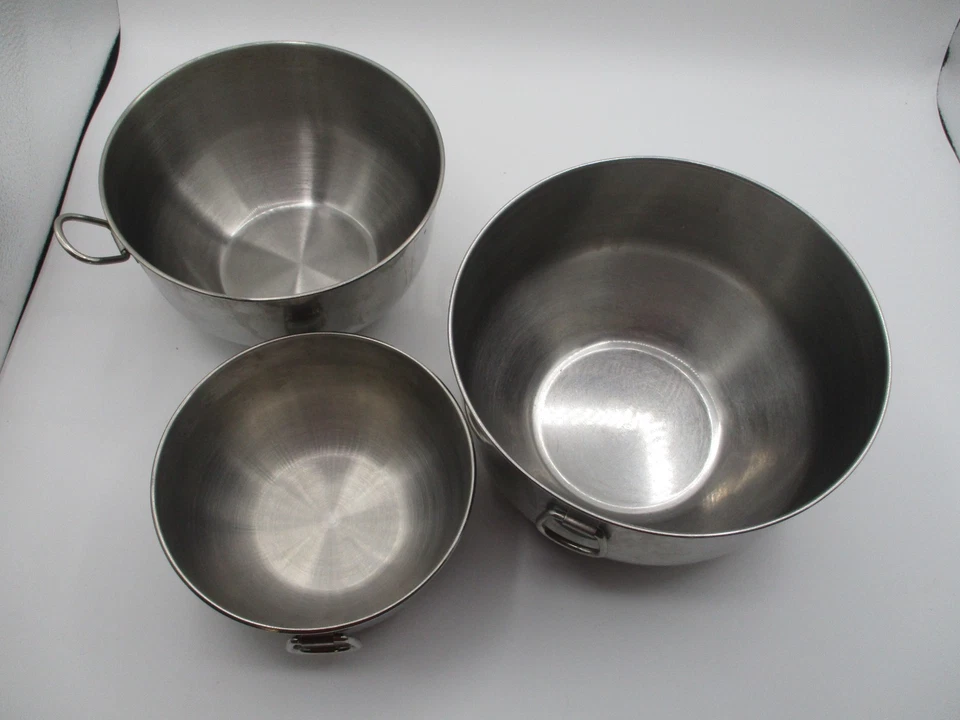3 FARBERWARE STAINLESS MIXING BOWLS ~ NESTING WITH DOUBLE RING TABS - Image 2 of 4