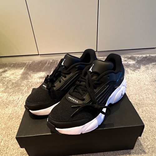 Jordan Trunner Flow Kids Trainers Black/White UK 5.5 (EU 38.5)