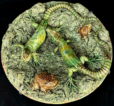 PALISSY MAJOLICA PORTUGUESE 9'' WALL HANGING PLATE WITH LIZARDS & FROGS 19TH C.