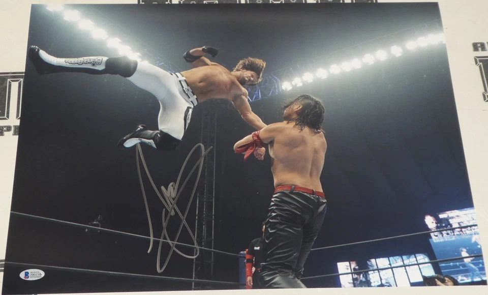 Foto assinada por AJ Styles 16x20 BAS CERTIFICADO DE AUTENTICIDADE WWE New Japan Pro Wrestling WK10 v Nakamura - Imagem 2 de 4