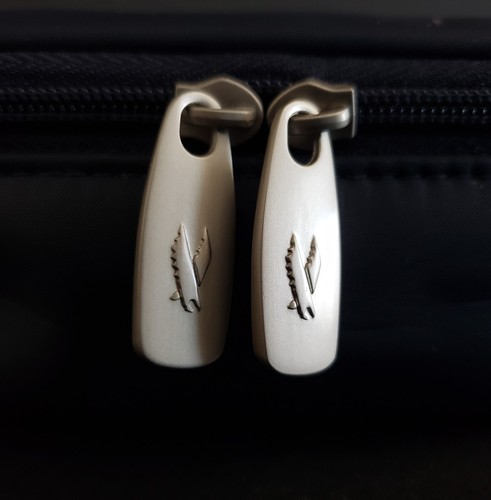 AMERICAN AIRLINES Premium Amenity Kit Toiletry Bag (Bag Only) - Picture 6 of 6