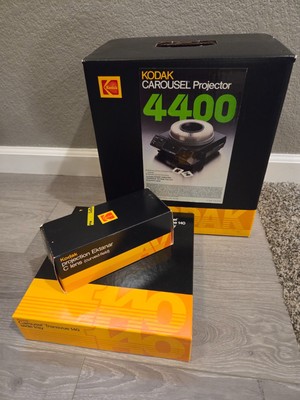 Kodak Carousel 4400 Slide Projector with Lens, Remote, Carousel, boxes, manual
