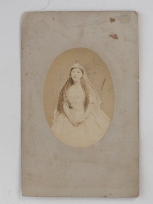 Frau Kostüm Krone Schleier Theaterkostüm CDV Foto um 1860