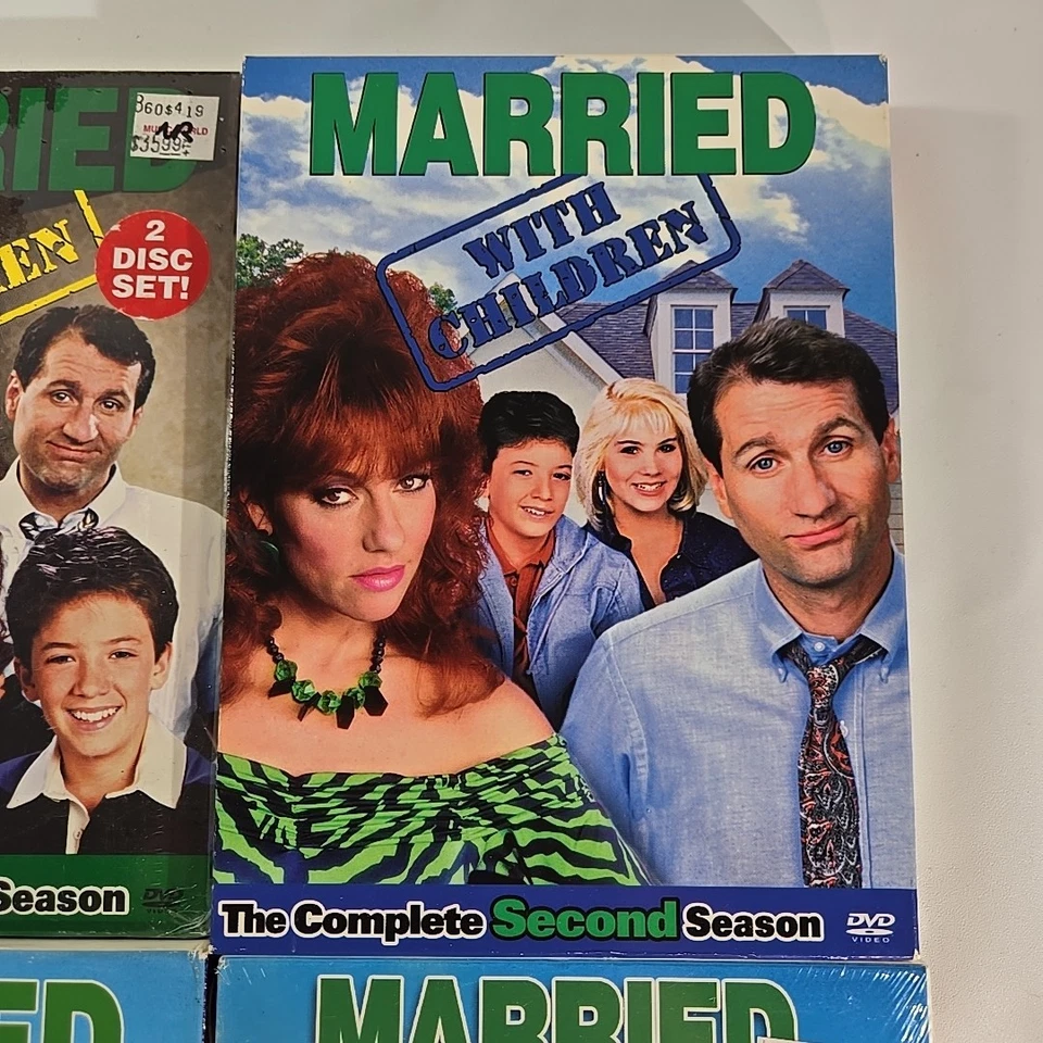 Married With Children: Complete 1,2,3,4 Seasons [DVD] [1988] [Region 1]  - Image 3 of 4