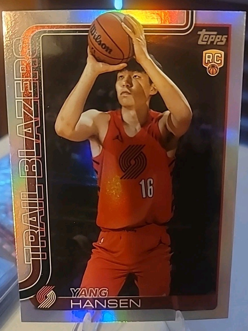 2025 Topps NBA #216 BASE HOLO RC ROOKIE YANG HANSEN TRAILBLAZERS