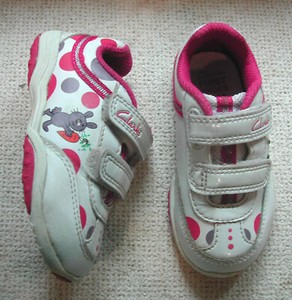 clarks girls white shoes