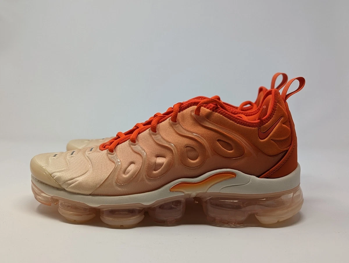 Air vapormax plus women's white and orange top