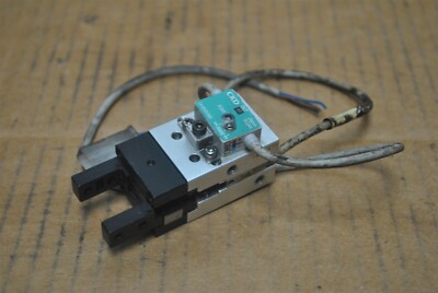 CKD Pneumatic Gripper w/ Sensor Part No. BHA-LN-03cs