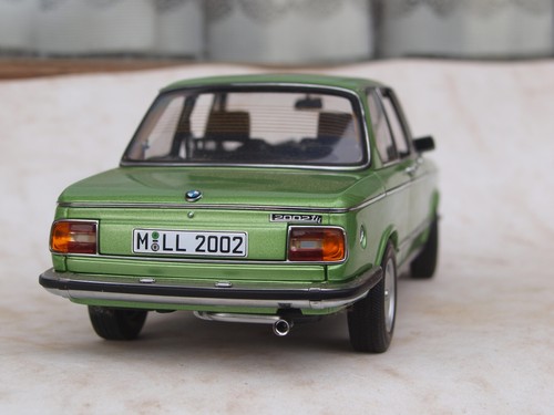 AutoArt BMW 2002 tii hellgrün, 1:18 - Bild 10 von 10