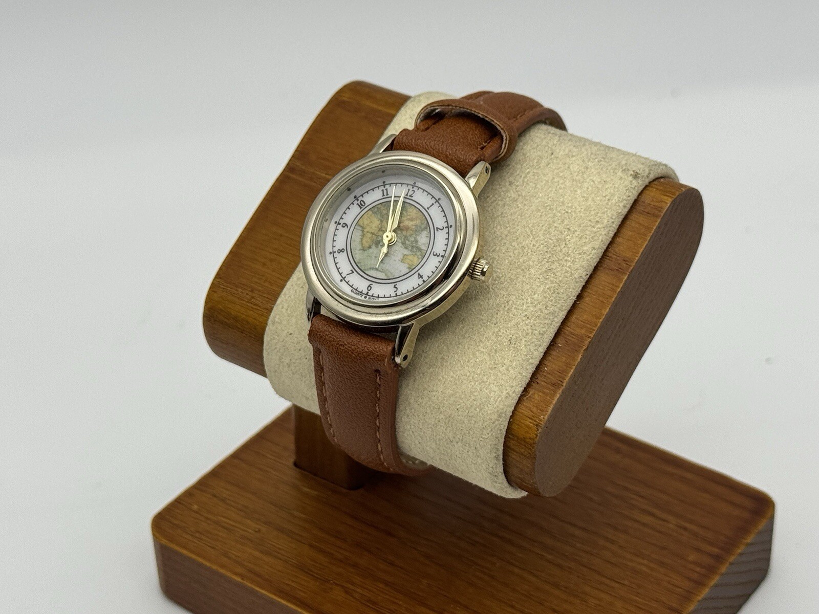 Accutime Watch Corp. Leather Band Working