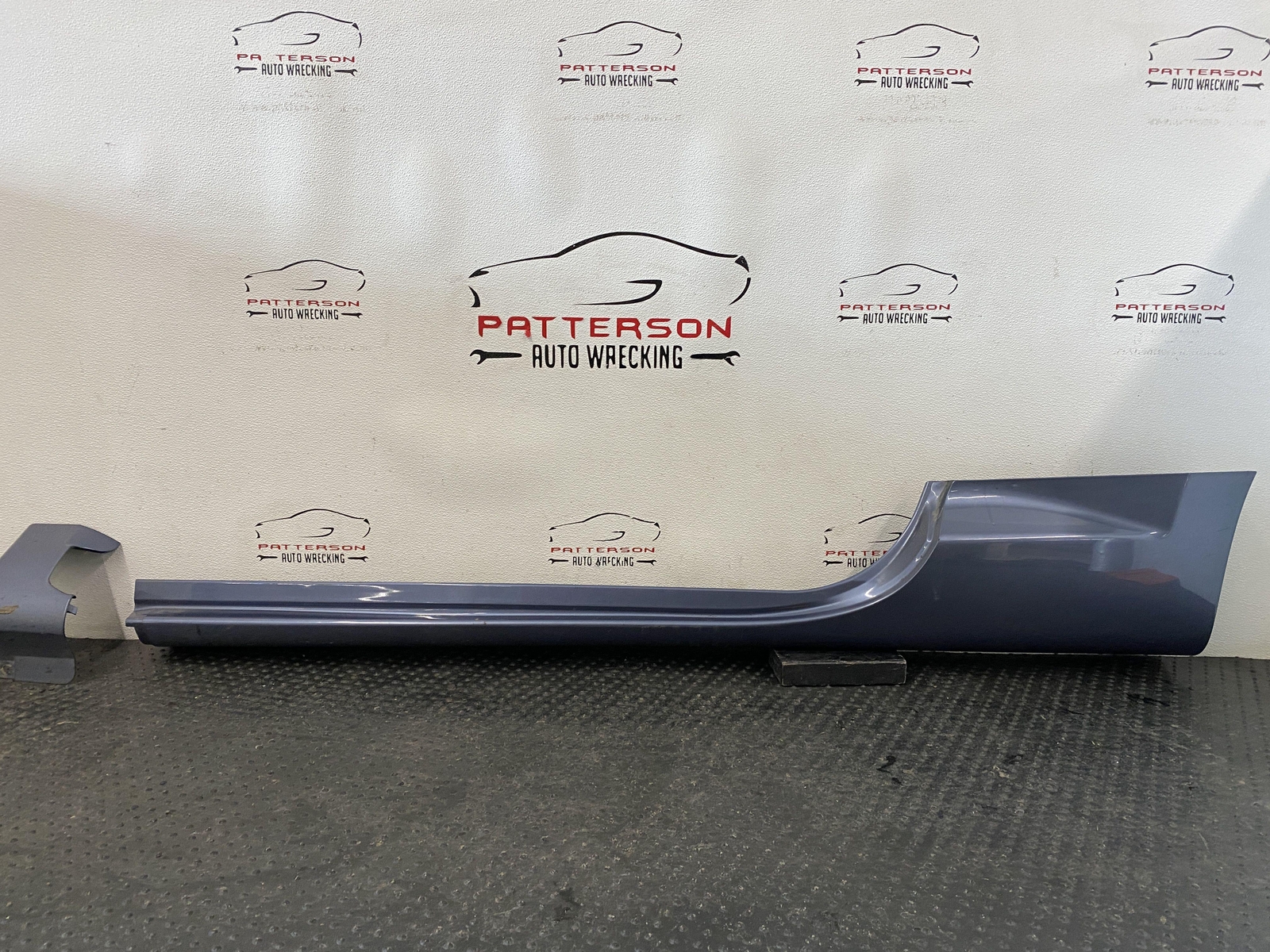 14-21 MASERATI GHIBLI ROCKER PANEL PASSENGER SIDE TRIM MOULDING BORDEAUX 120b