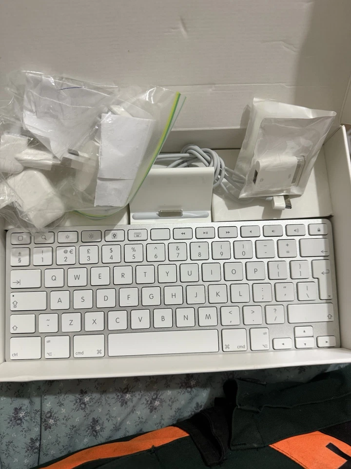 Apple iPad Keyboard Dock A1359 con scatola originale - Immagine 3 di 3