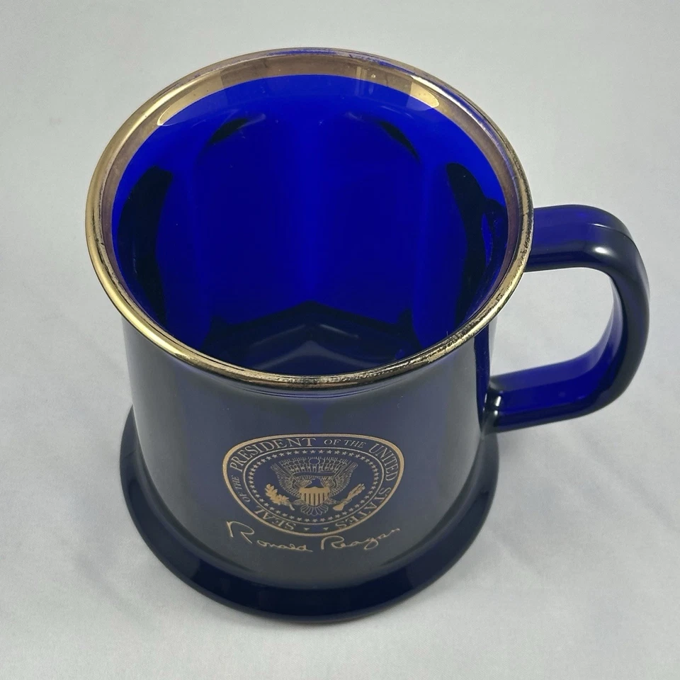 Taza de vidrio y copa de vino Ronald Reagan US President Seal coleccionable azul dorado Foto 3 de 4