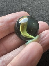 Vintage Vitro Agate Banana Catseye Marble - 7/8" Shooter..TM1453