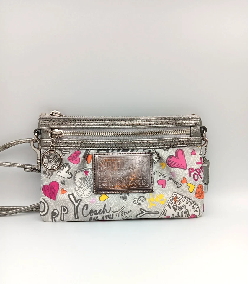 Bandolera pequeña Coach Poppy Graffiti Hearts Foto 2 de 4