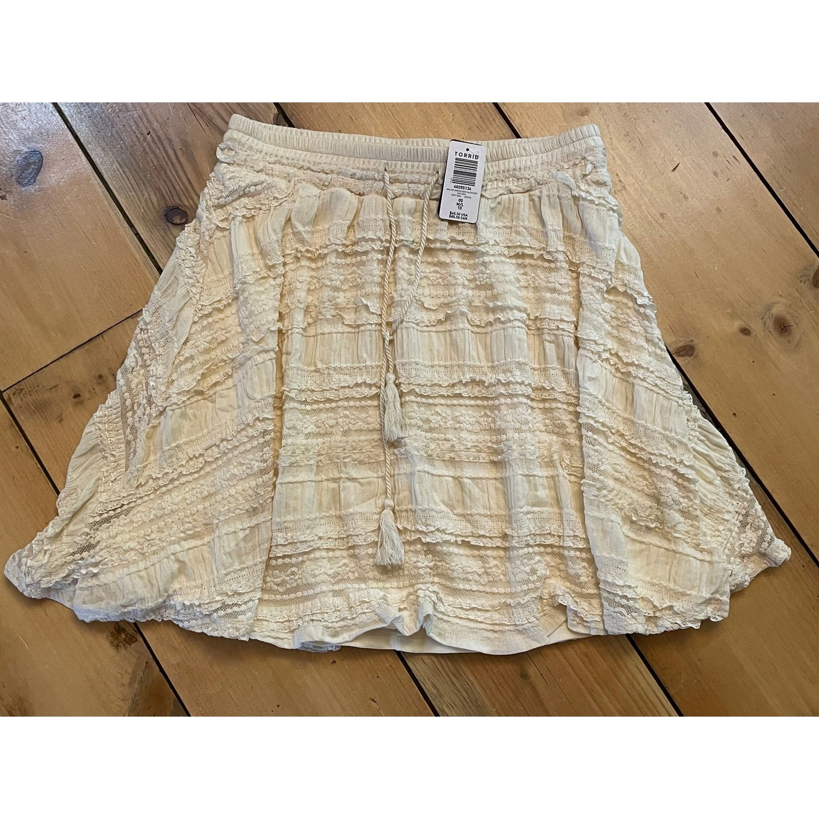 NWT! Torrid Lace Mini Skirt. Elastic Waist. Lined. M/L (10) Coastal Boho Chic