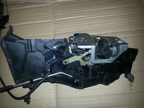 MERCEDES BENZ E320 1996 DOOR LOCK ACTUATOR RIGHT HAND RH FRONT RHF 2027202435 - Picture 2 of 4