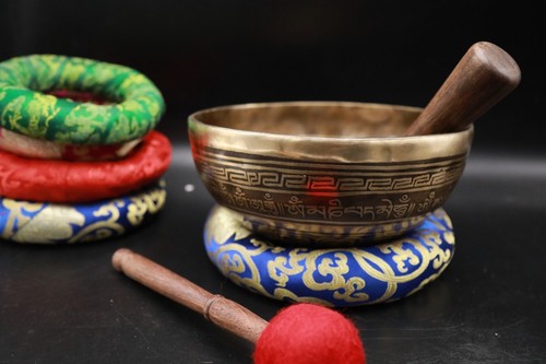 10-inch Superbly Carved Meditating Yogi with Tibetan Mantra Zen Singing Bowl - Picture 5 of 21