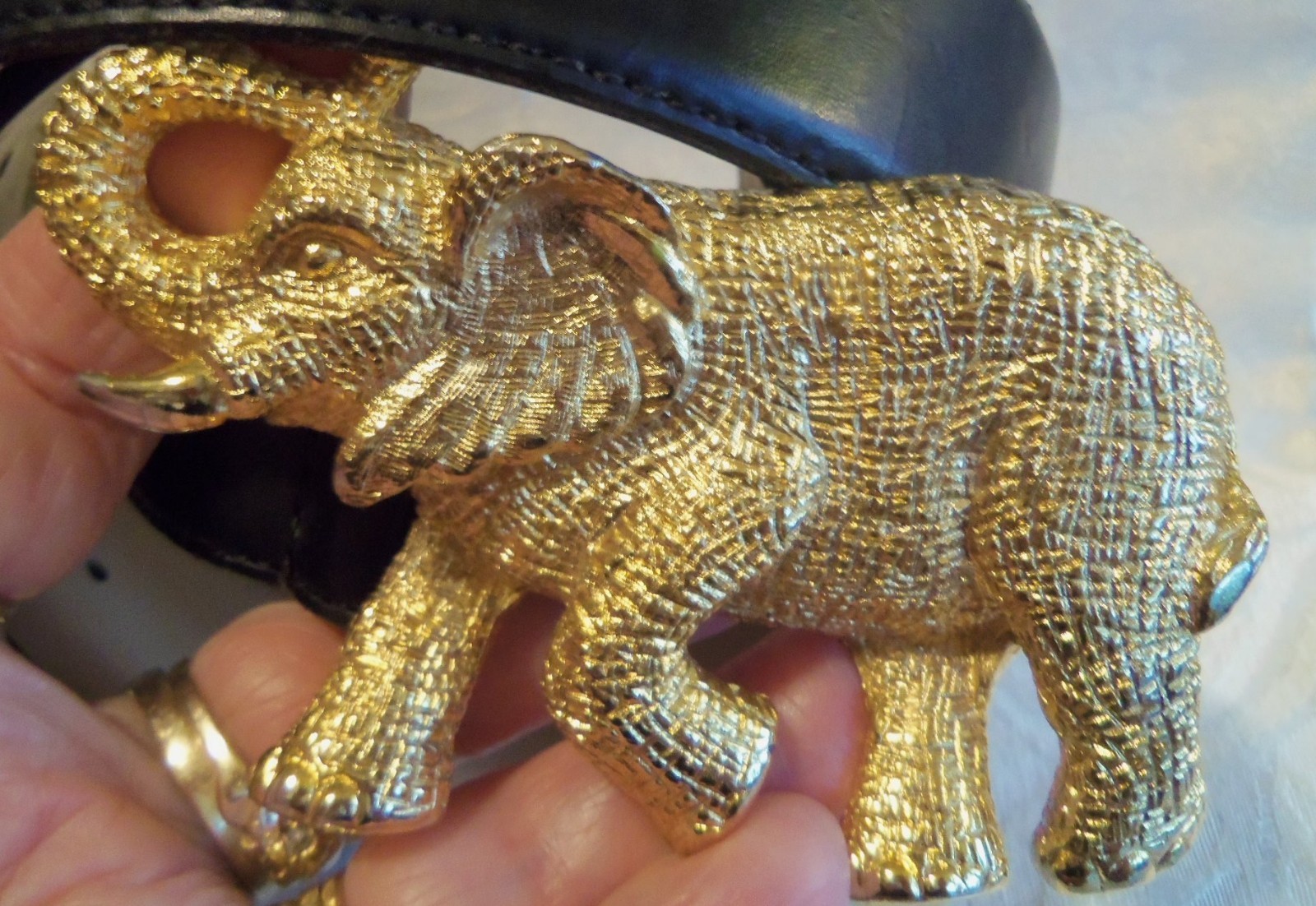 VINTAGE GAIL LABELLE BLACK LEATHER GOLD PLATED ELEPHANT BELT  display picture 1