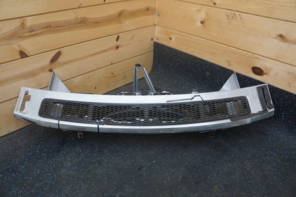 Placa de deslizamiento delantera debajo de la carrocería tren de rodaje OEM 4S0825101A Audi R8 2016+ *Nota* Foto 2 de 4