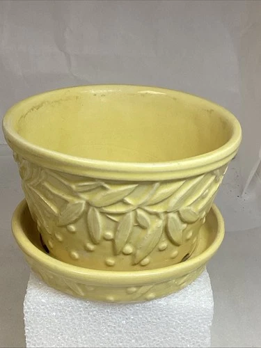 Vintage McCoy Pottery Hobnail Leaves & Berries Pot  Planter Butter Yellow 5”