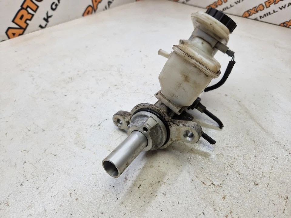 2012 FORD RANGER LIMITED 3.2 TD BRAKE MASTER CYLINDER - Image 2 of 4