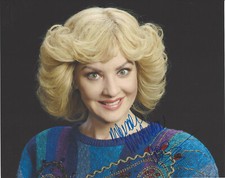 WENDI MCLENDON-COVEY SIGNED AUTHENTIC 'THE GOLDBERGS' 8x10 PHOTO 4 w/COA ACTRESS