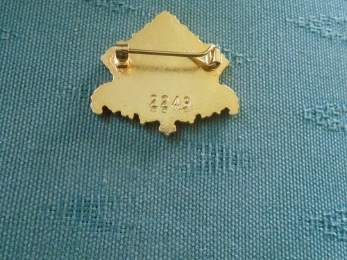 OLDER LONDON & NORTH WESTERN RAILWAY COMPANY - NUMBERED ENAMEL PIN BADGE - Picture 2 of 2