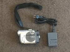 Hitachi DVD CAM 16x optical zoom 240x digitel zoom video cam