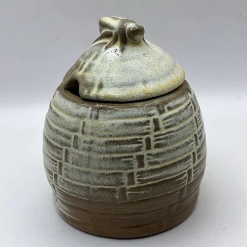 Vtg  Frankoma  Beehive Honey Pot with Bee Finial Lid Glaze  #803 Tan Cream