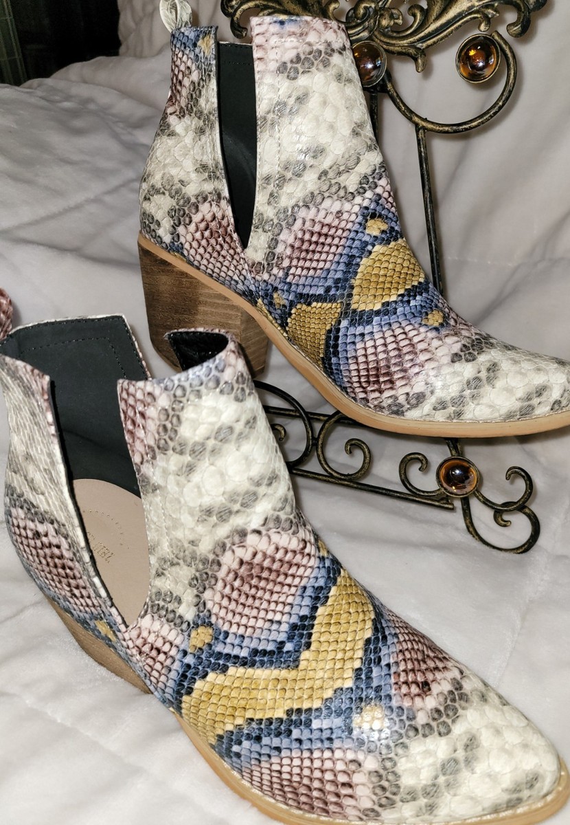Arider Girl Snakeskin Ankle Boots Size 8.5 View 3