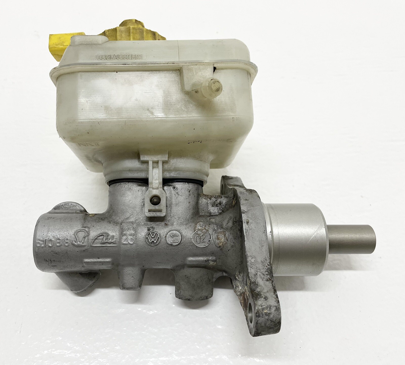 99-10 Volkswagen Jetta GLI Brake Master Cylinder w Expansion Tank 1J1614019F OEM
