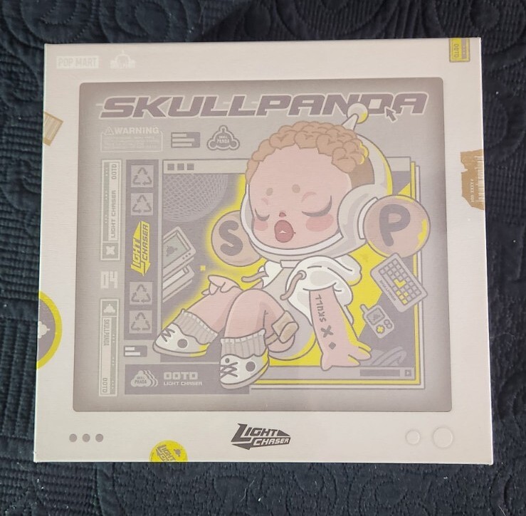 NEW Sealed POPMART SKULLPANDA - Ootd Light Chaser Art Toy