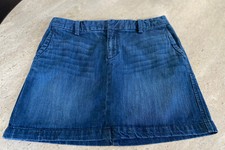 Gap Women's Skirt Medium Wash Stretch Denim Casual Mini sz 10 Slight Distress