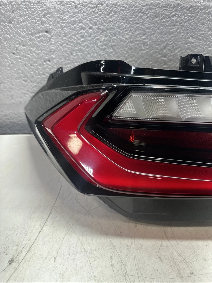 Luz trasera izquierda izquierda para conductor Chevrolet Corvette 2020-2025 OEM LED lámpara de freno Foto 3 de 4