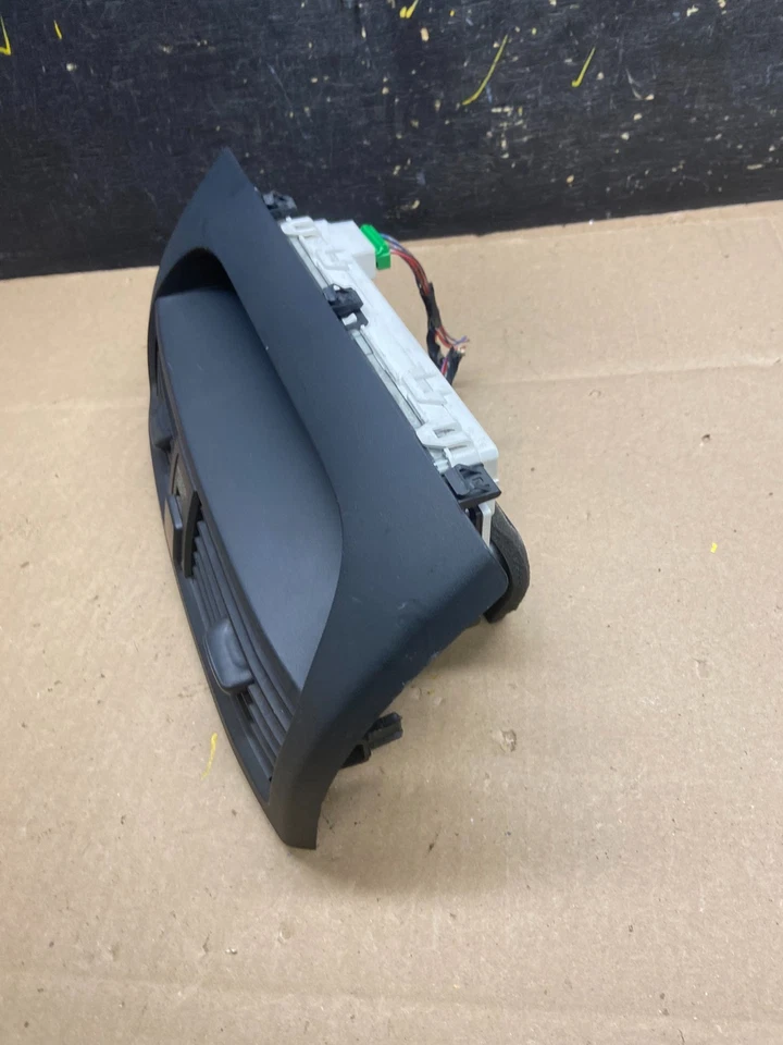 2004 to 2008 Acura TL Front Dash Dashboard AC Center Clock Air Vent T9168 DG - Image 3 of 4