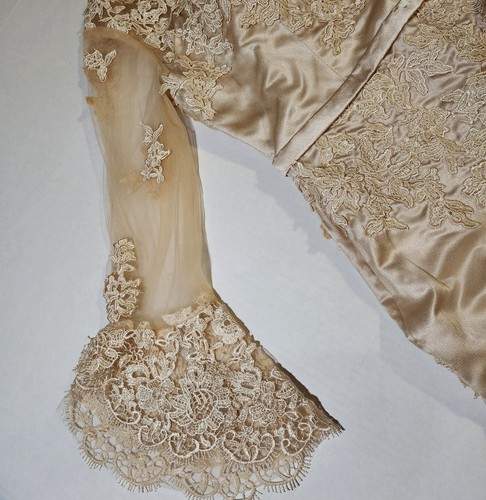 Brautkleid 93 cm x 75 cm 36,5" x 29,5" Champagner Glockenärmel Satin Spitze siehe Bild - Bild 7 von 20
