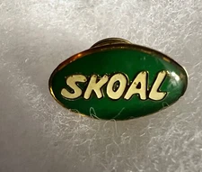Skoal Smokeless Tobacco Lapel Pin Badge Hat Vest Shirt Tie Tac