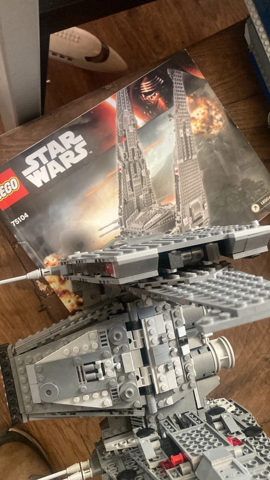 LEGO Star Wars 75104 Kylo Ren's Command Shuttle, foto 3 di 5