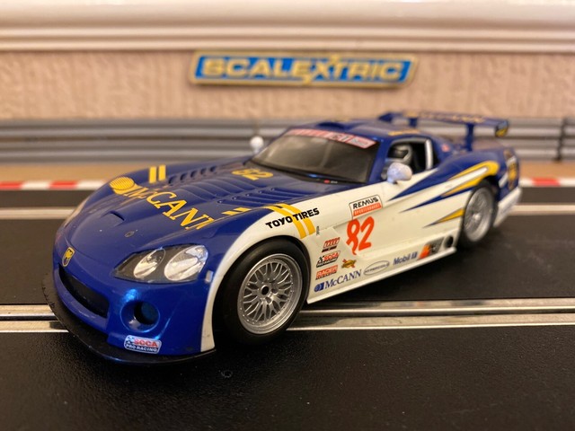 scalextric dodge viper