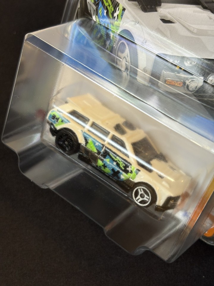 2025 MATTEL HOT WHEELS CAR TRACK DWAGON 184/250 HW WAGONS 2/5 WHITE W ...