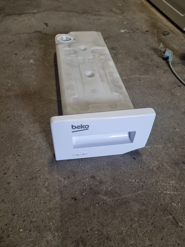 Trockner WÄRMEPUMPENTROCKNER Beko DPS 7405 W3 Wassertank Tank