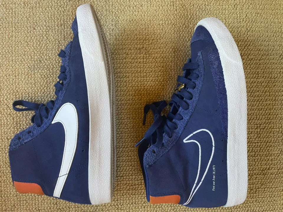 NIKE BLAZER MID '77 DEEP ROYAL BLUE-WHITE-ORANGE "FIRST USE" SZ 8 - Image 3 of 4